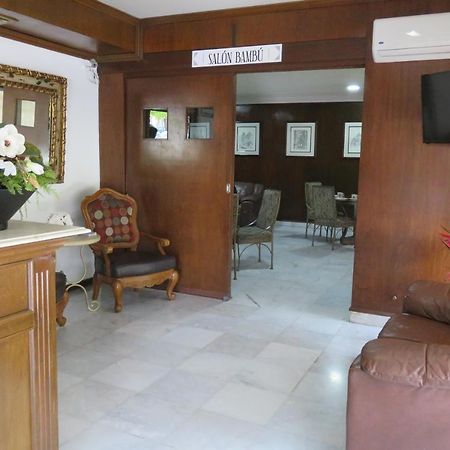 Hotel Huizache ซัลติโญ ภายนอก รูปภาพ