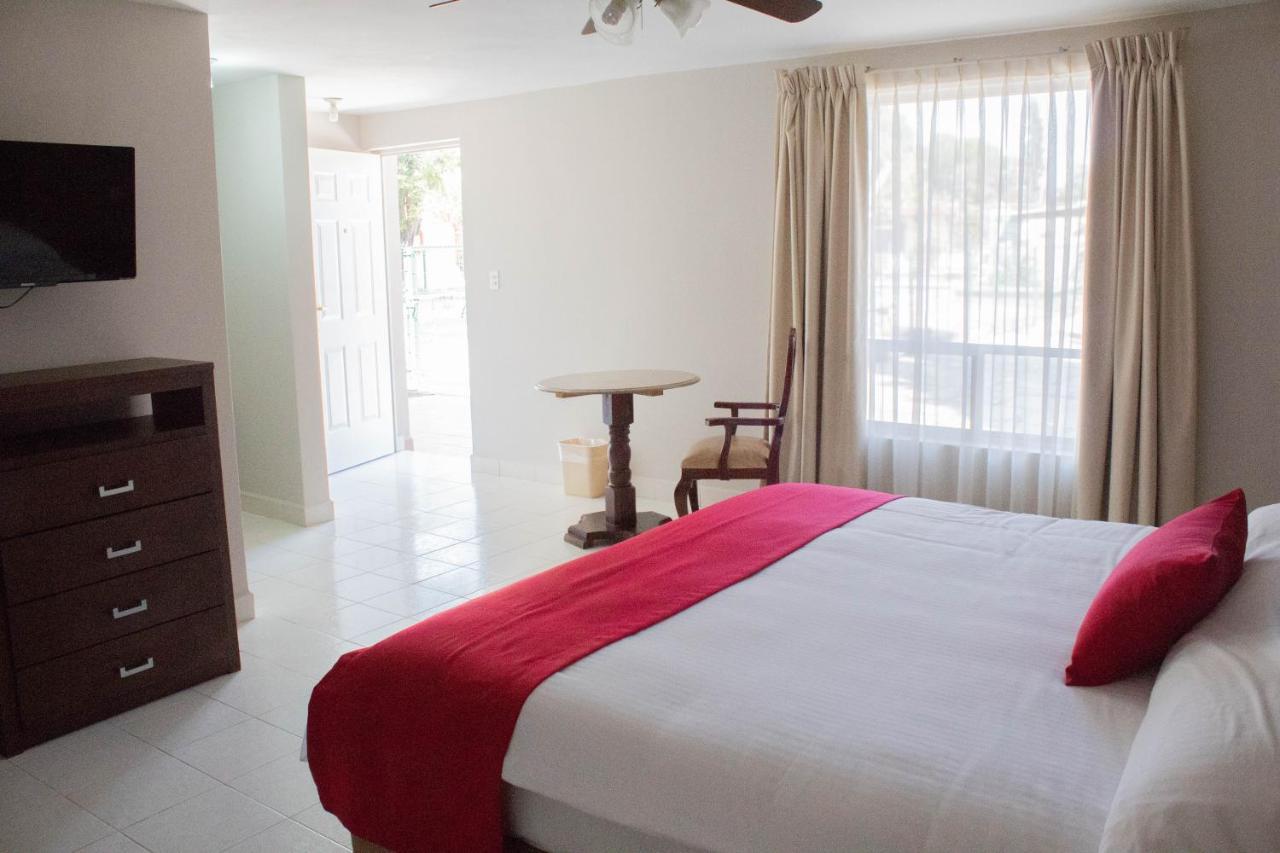 Hotel Huizache ซัลติโญ ภายนอก รูปภาพ