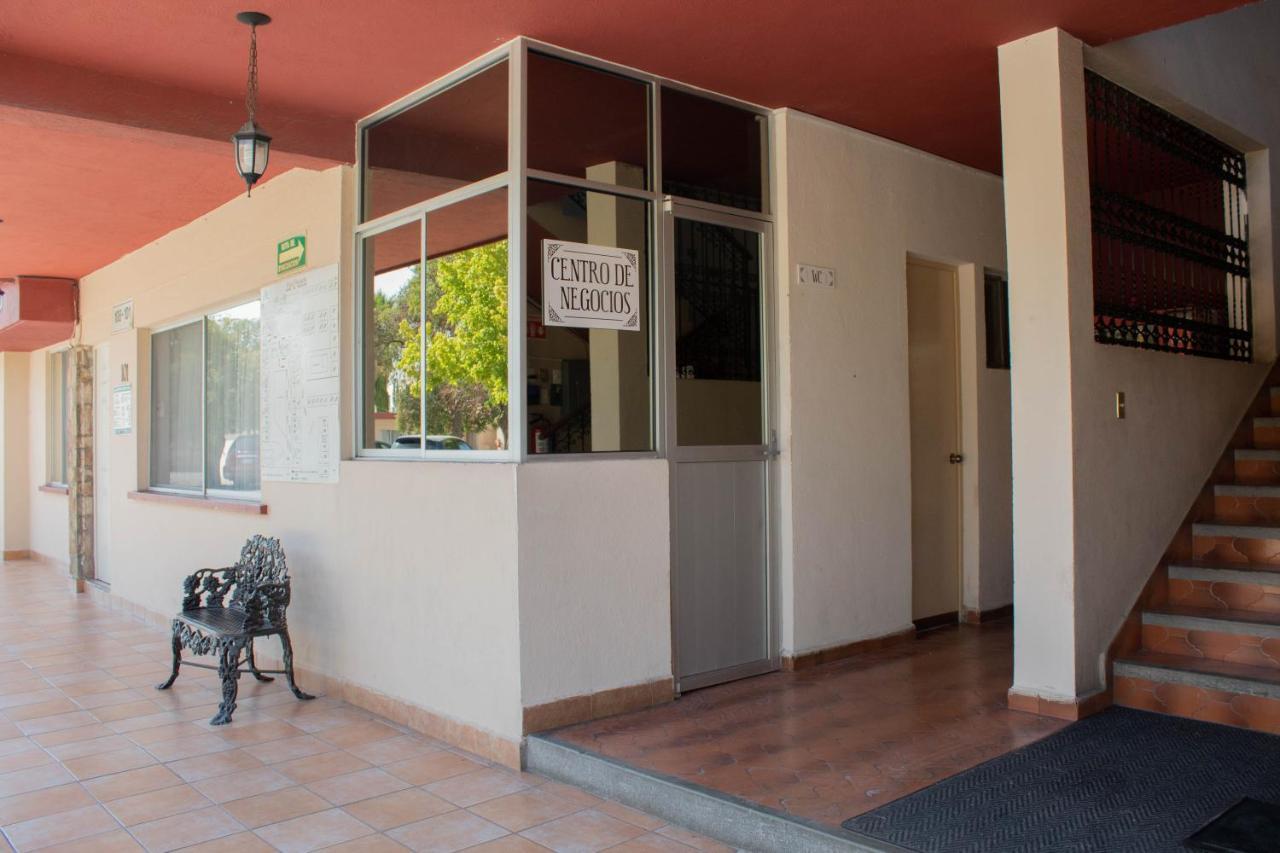 Hotel Huizache ซัลติโญ ภายนอก รูปภาพ