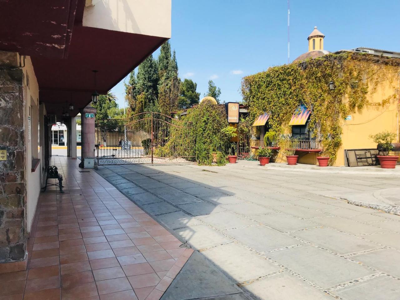 Hotel Huizache ซัลติโญ ภายนอก รูปภาพ
